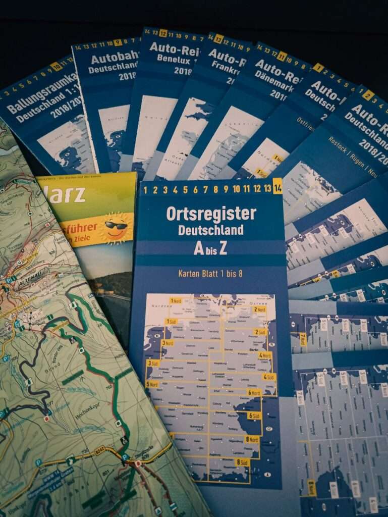 Orientierung ohne Strom: Der ultimative Guide zu Kartenmaterial & Navigation in der Krise